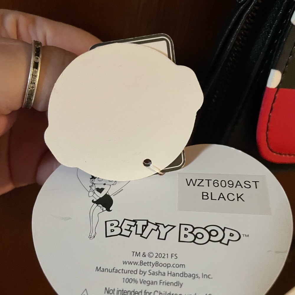 Woman - Picture 6 of 6